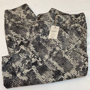 Torrid Snake Print Jegging Sz. 28 Short New
